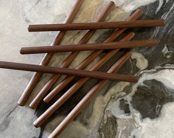 Handgefertigtes Nudelholz aus Esche und Walnuss