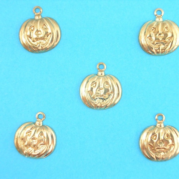 LOT 5 CHARMS/BRELOQUES  plaqué doré :  citrouille halloween 12mm