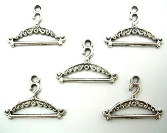 LOT 5 CHARMS/BRELOQUES  plaqué argent : cintre 24*14mm (01)