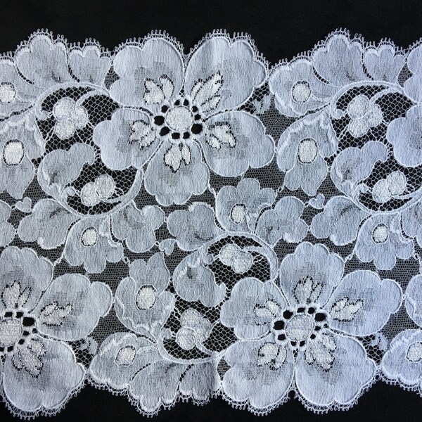 Dentelle de Calais ancienne de haute qualité blanche motif floral largeur 17 cm