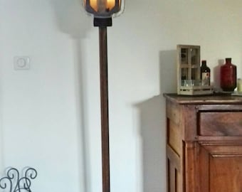 Lamp/lamppost on foot