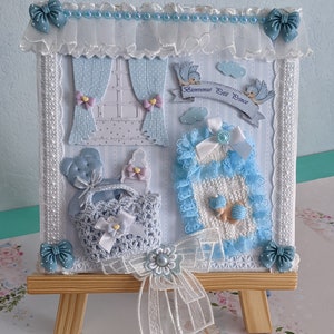 PROMO Exceptionnelle  Tableau  /Vitrine  sur toile   bébé garçon   20CMX20CM        ou plaque porte  Véritables mini layettes tricotées