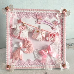PROMO Exceptionnelle  Cadre/Vitrine   bébé fille (sans vitre vu les épaisseurs)avec Véritables mini layettes Pièce Unique.  21,5CMX21,5CM