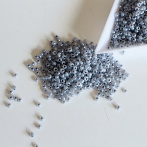Perline di vetro grigio rotonde da 2 mm