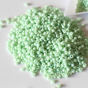 Perline di vetro rotonde verde chiaro 2mm