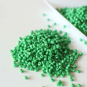 Perline di vetro rotonde verdi 2mm 15 grammi