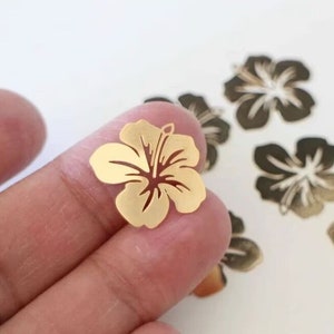 6 gold copper hibiscus flower charms 21 x 19 mm