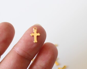 6 cross charms in gold-plated stainless steel 12 x 7 mm