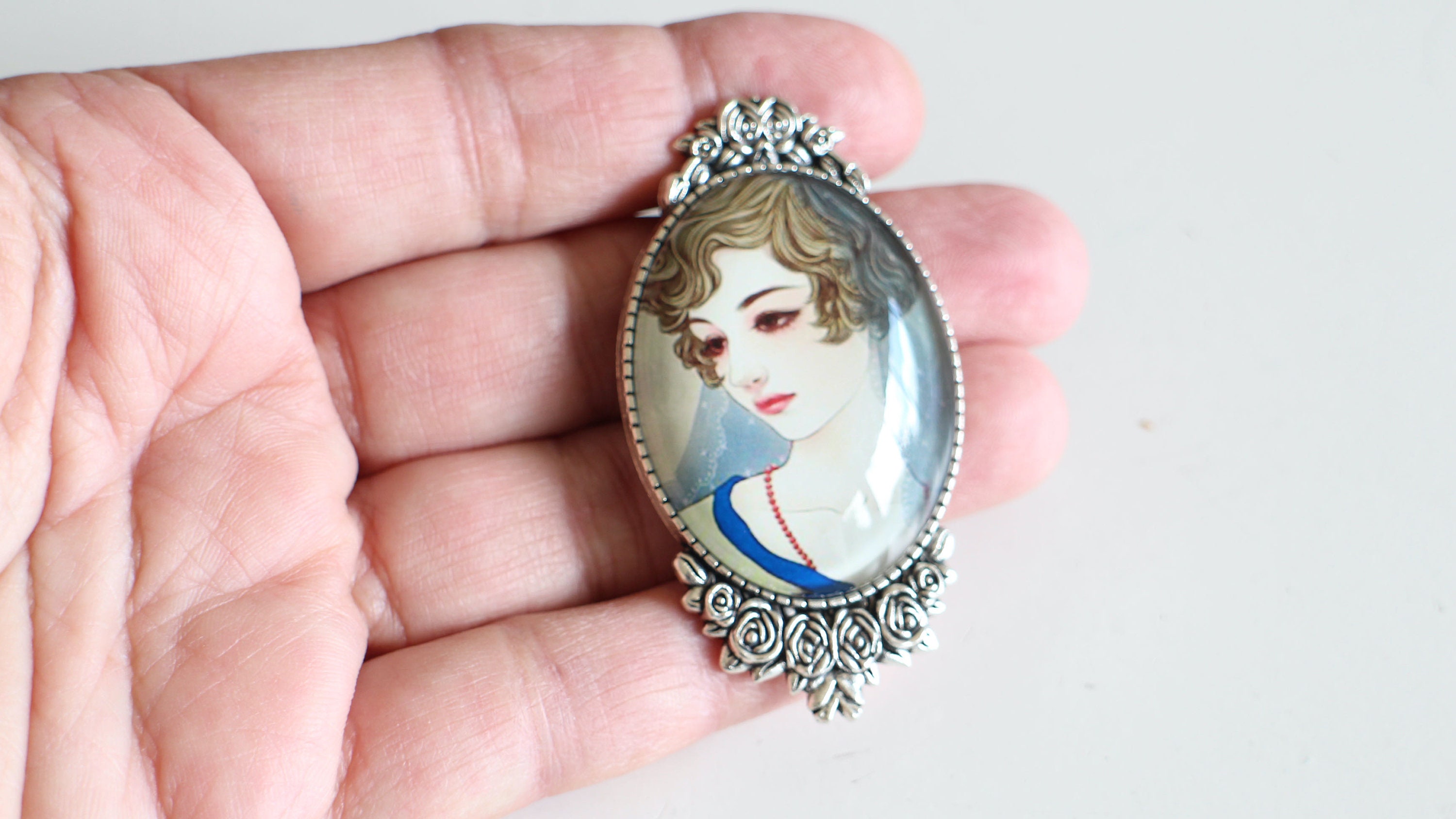 Broche Ancienne Vintage Fleurs Porcelaine Bleue et Plaqué Or | UK