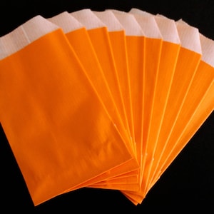 10 pochettes cadeaux orange en papier 13 x 7 cm