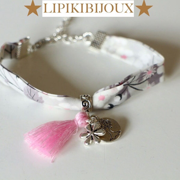 Un bracelet ajustable en authentique biais Liberty Mitsi gris clair breloques fleur et arbre de vie bélière argenté pompon Fait-main