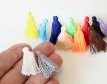 12 multicolored pompoms, all different in 30 mm cotton, for your jewelry creations