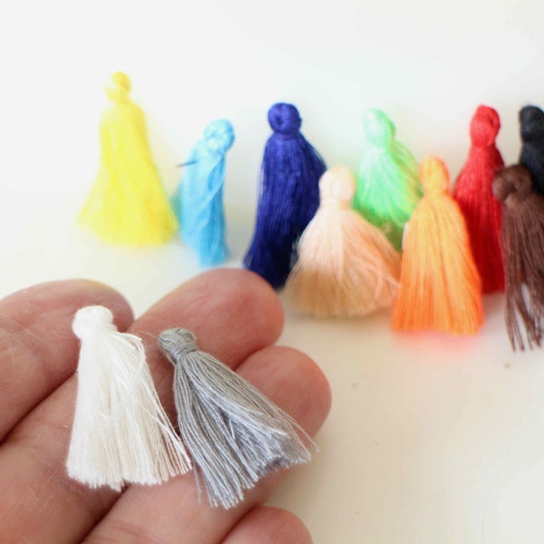 12 pompons multicolore tous différents en coton 30 mm pour vos créations bijoux