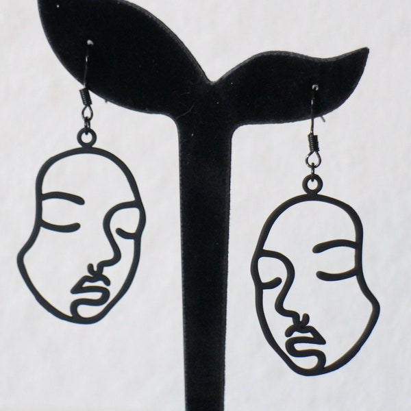 Boucles d'oreilles visages stylisés en laiton noir Fait-main pochette cadeau en organdi blanc offerte