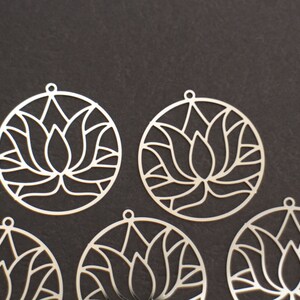 2 estampes fleurs de lotus dans cercle en acier inoxydable argent 33 x 31 mm image 4