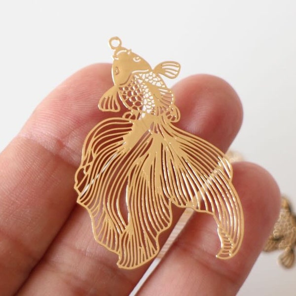 2 pendentifs grandes breloques poissons japonais finement ciselés en laiton doré 49 x 30 mm pour vos créations bijoux nature