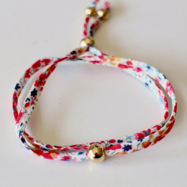 Un bracelet en cordon double spaghetti Liberty Phoebe et perles rondes lisses en acier inoxydable doré Fait-main emballage cadeau fourni