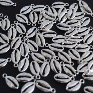10 breloques coquillages cauris en laiton argenté 17 x 8 mm pour des créations bijoux estivales et ensoleillées image 2