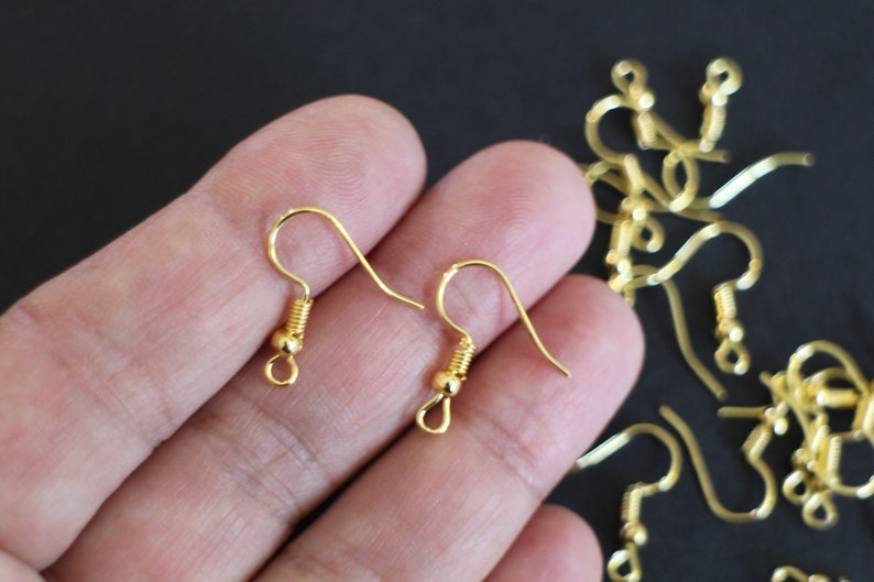 30 boucles d'oreilles crochets hameçons en laiton doré 21 x 18 mm avec petites perles supports à personnaliser image 1