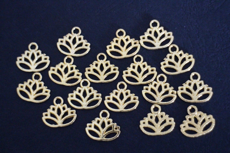 Lot de 10 breloques fleurs de lotus en laiton doré 17 x 14 mm pour vos créations bijoux zen yoga image 2