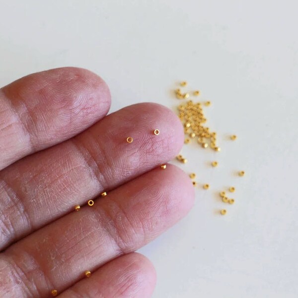 100 petites perles à écraser en acier inoxydable doré 1,5 mm