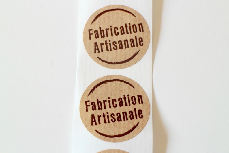 May include: Two brown paper stickers with the text "Fabrication Artisanale" printed in brown ink.