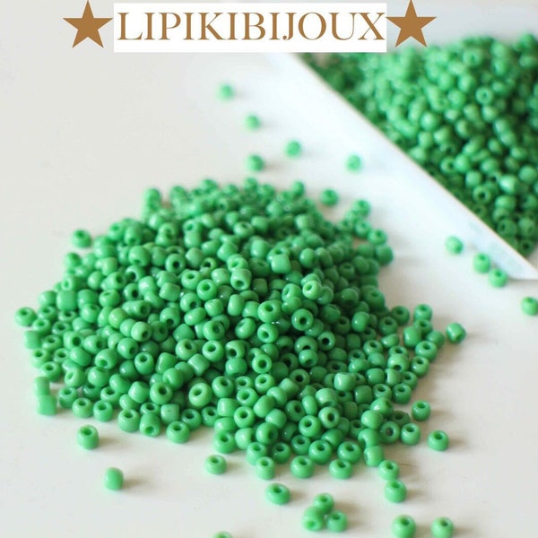 Perles de rocaille verte rondes en verre 2 mm