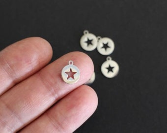 6 breloques rondes étoiles évidées en acier inoxydable argent 11 x 9 mm