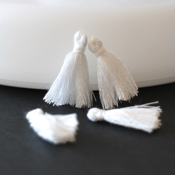 10 pompons blanc en 100% coton pour vos créations bijoux