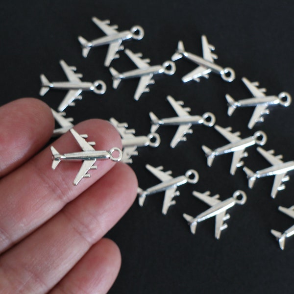 10 breloques avions en 3D miniatures bien réalisées en laiton argenté 21 x 17 mm pour vos créations bijoux originales