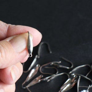 6 drop-shaped hook earrings at the front with hole in silver-plated stainless steel 20 x 5 mm findings to personalize