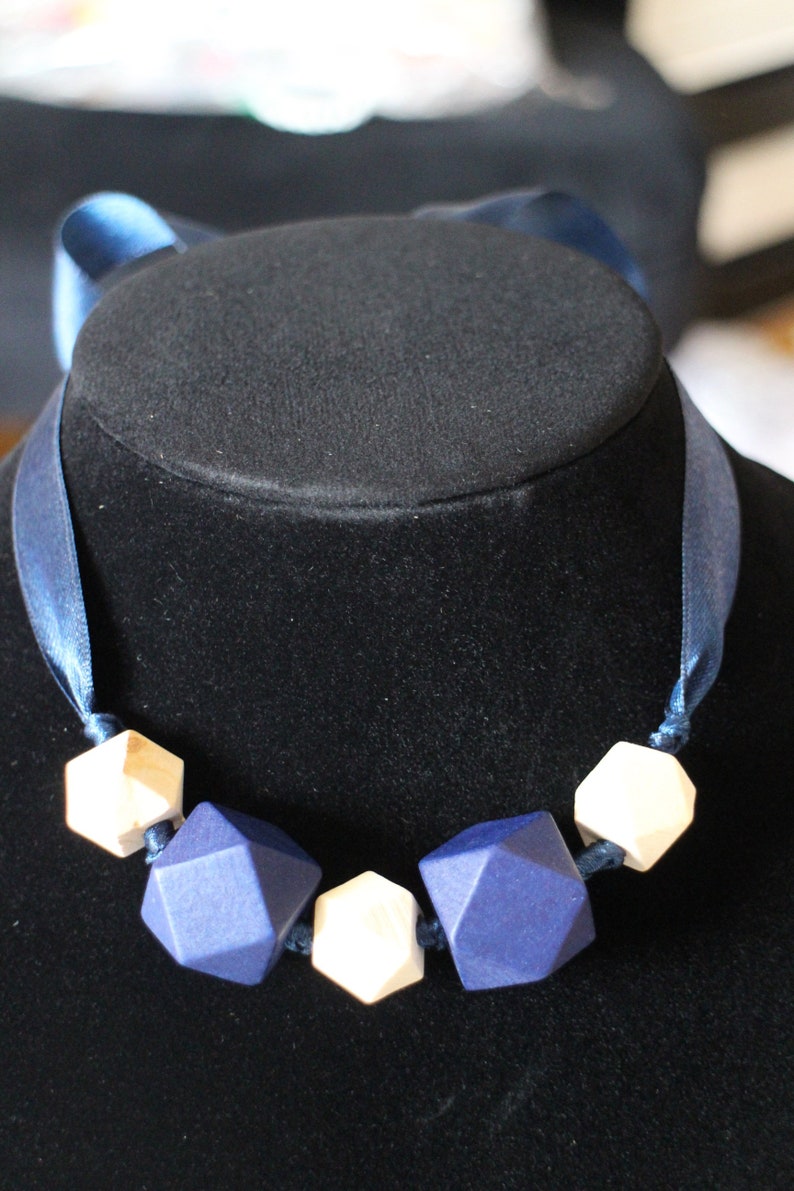 COLLIER faceted wooden beads and handmade navy satin ribbon