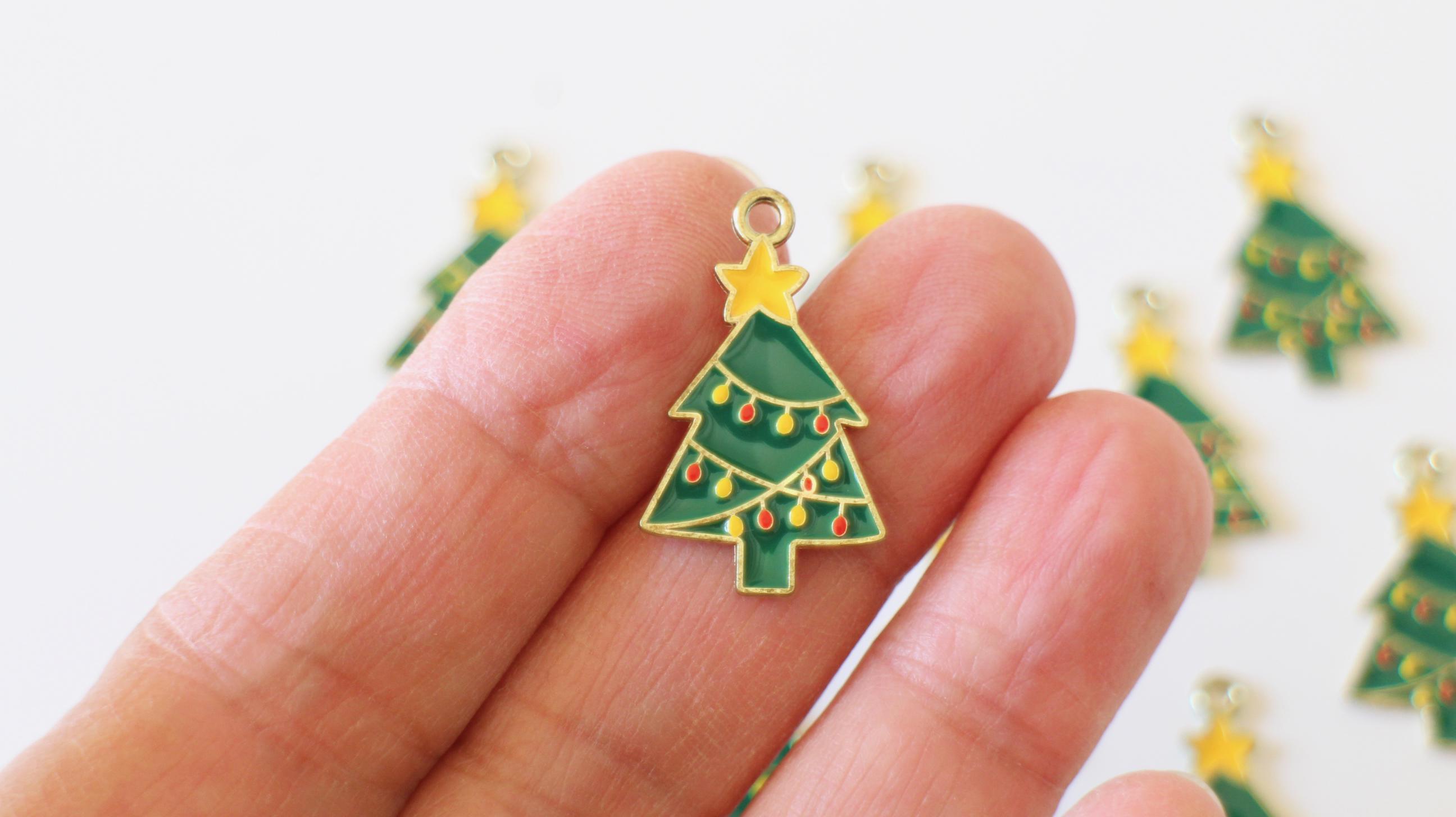 Set Di 10 Ciondoli Natalizi A Forma Di Albero Di Natale In Metallo Rosso - Decorazioni Per Albero, Regali, Tavola | Stile Vintage Chic, Lunghi 8 Cm - 4
