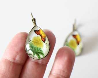 Drop-shaped sleeper earrings with butterfly patterns in glass Handmade, gift packaging is offered to you