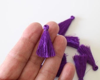 10 purple pompoms in recycled polyester 30 mm