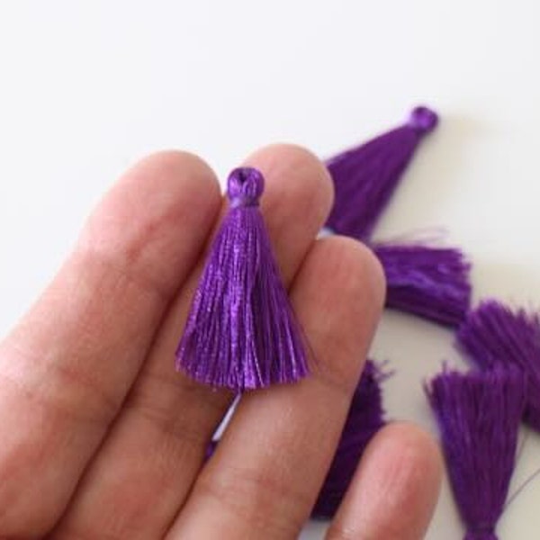 10 purple pompoms in recycled polyester 30 mm