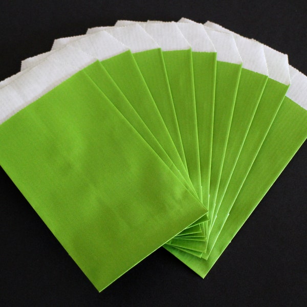 10 pochettes sachets cadeaux fabriqué en France en papier kraft vert uni 13 x 7 cm de forme rectangulaire pour offrir vos créations