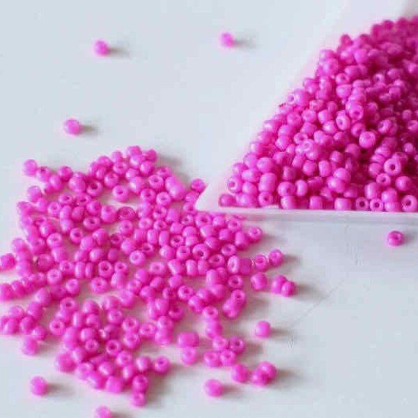 Perles de rocaille rose fuchsia rondes en verre 2 mm