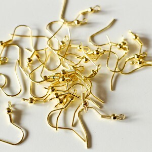 30 boucles d'oreilles crochets hameçons en laiton doré 21 x 18 mm avec petites perles supports à personnaliser image 3