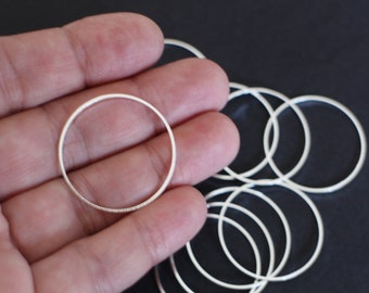 10 connecteurs breloques anneaux ronds cercles fermés en laiton argenté clair 30 mm de diamètre , pour vos créations bijoux