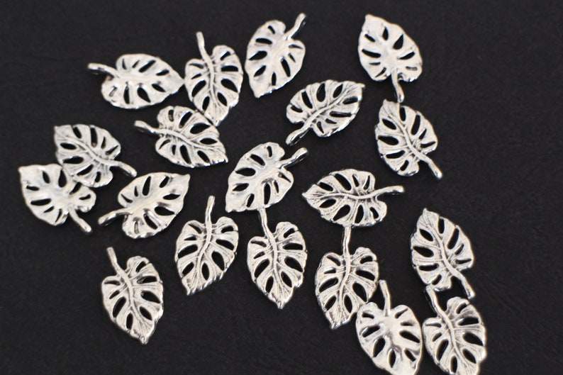 10 breloques feuilles Monstera en laiton argenté 20 x 12 mm pour vos créations bijoux style nature image 4