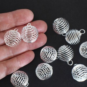 10 cages à perles spirales ressorts en laiton argenté 25 x 20 mm pour valoriser vos gemmes par exemple dans vos créations bijoux