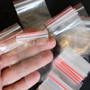 30 sachets transparents réfermables , réutilisables en plastique avec zip 6 x 4 cm pour conserver perles ou autres image 1