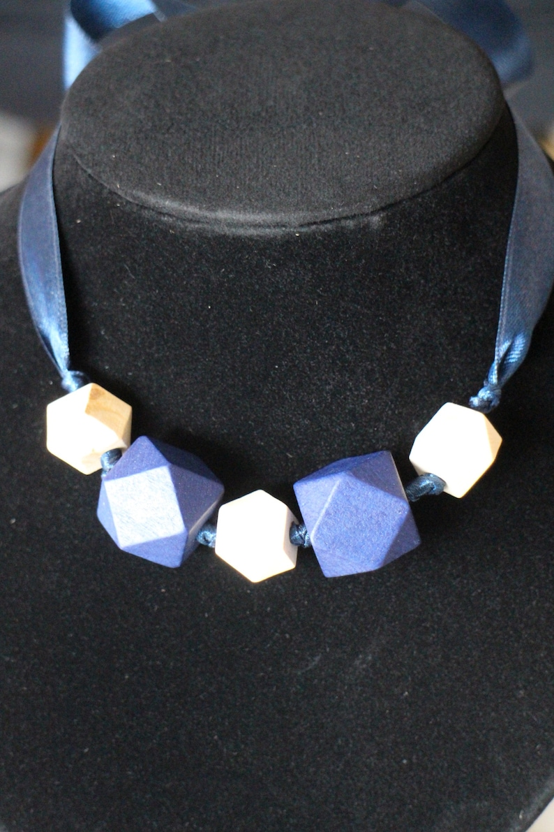 COLLIER faceted wooden beads and handmade navy satin ribbon