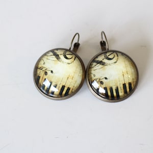 Handmade music earrings