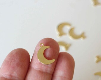 10 crescent moon charms in gold-plated stainless steel 15.5 x 11 mm