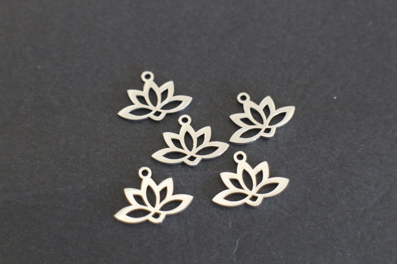 4 breloques lotus ciselées en acier inoxydable argent 18,5 x 14 mm image 2