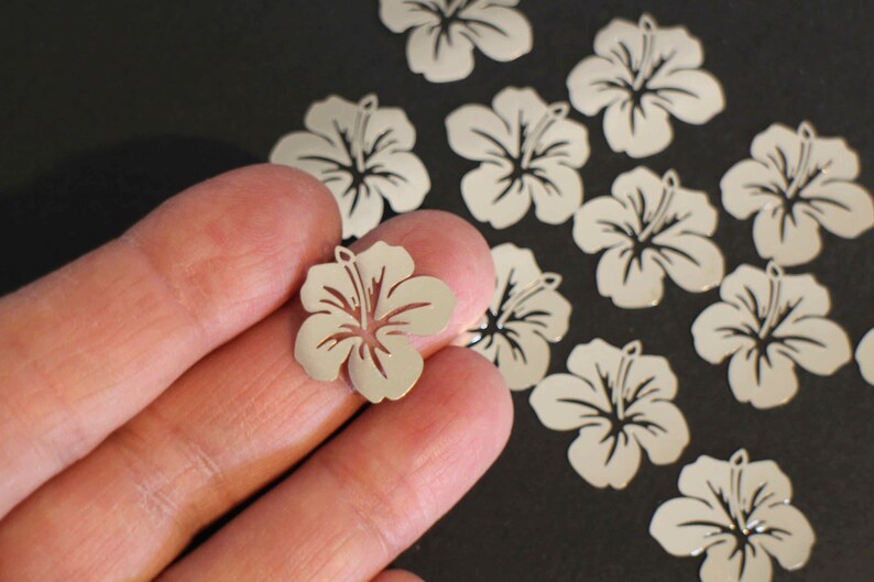 6 breloques fleurs d'hibiscus en cuivre argent 21 x 19 mm image 1