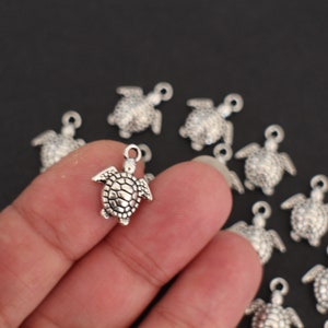 10 breloques tortues en laiton argenté 16 x 14 mm pour des créations bijoux tendances sur les thèmes des animaux et de l'exotisme image 1