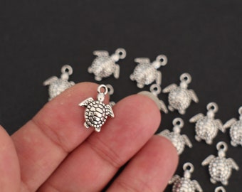 10 breloques tortues en laiton argenté 16 x 14 mm pour des créations bijoux tendances sur les thèmes des animaux et de l'exotisme